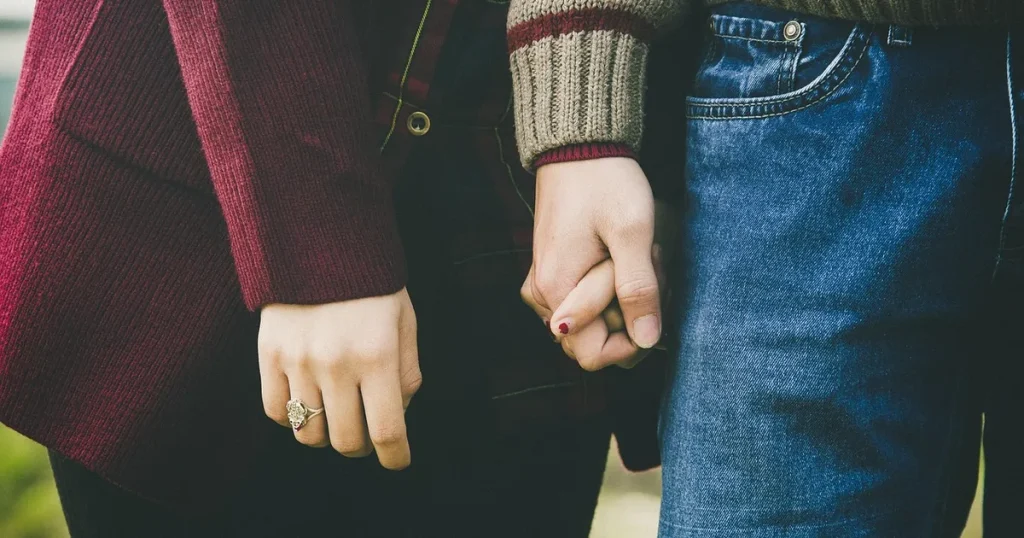 Why Do Koreans Rarely Use First Names, Opting for ‘Oppa,’ ‘Unni,’ or ‘Hyung’?